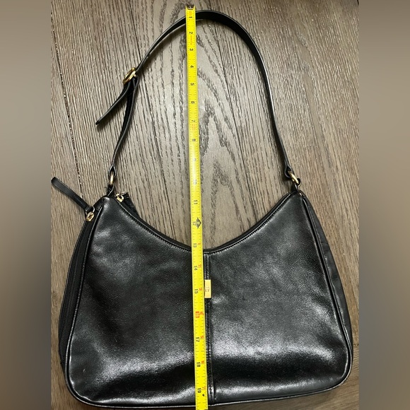 Etienne Aigner Black Shoulder Bag with Timeless Design - Picture 13 of 16